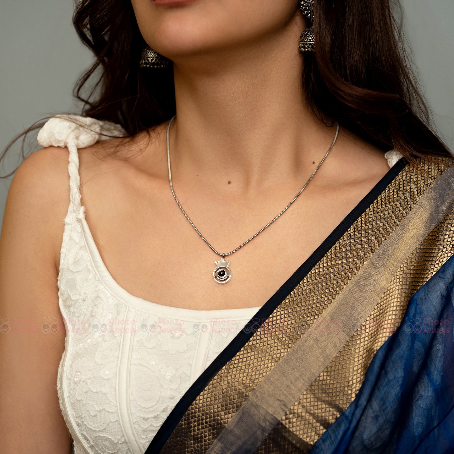 Queen PhotoJewels Necklace 2.0